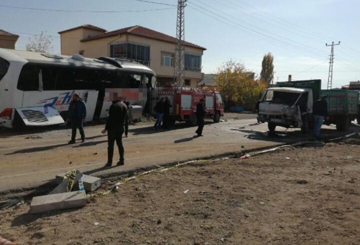 Kayseri’de yolcu otobüsü ile kamyonet çarpıştı: 1 ölü, 11 yaralı