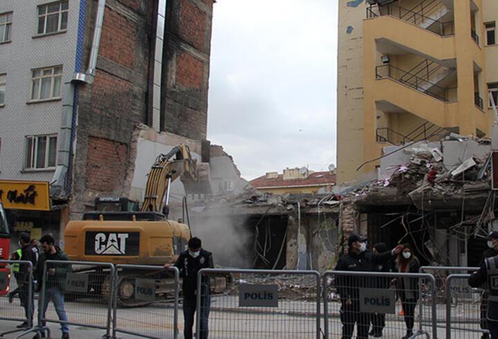 Malatya'da çöken binanın kalan enkazını kaldırma çalışmalarına başlandı