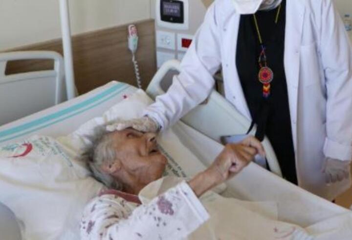 Hastalıklarına rağmen 90 yaşında koronayı yendi