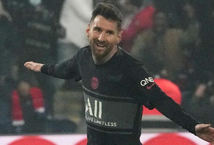Messi PSG ile ligde ilk golünü attı!