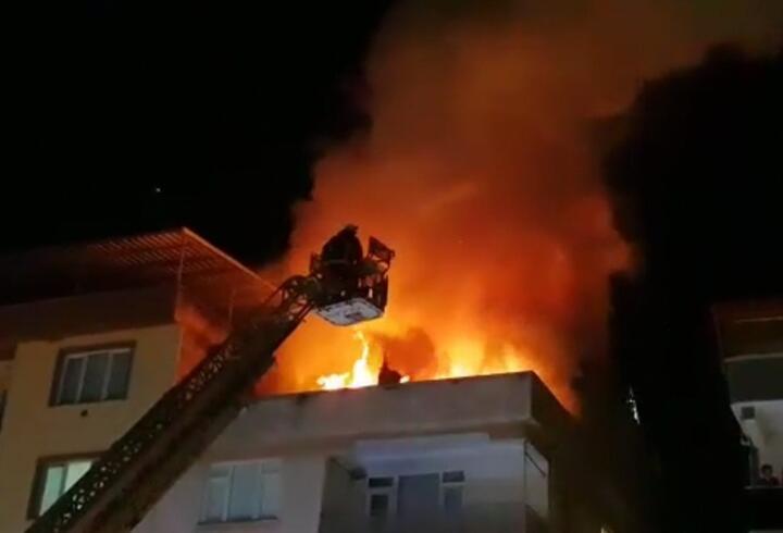 Bursa'da 4 katlı apartmanın çatı katında korkutan yangın