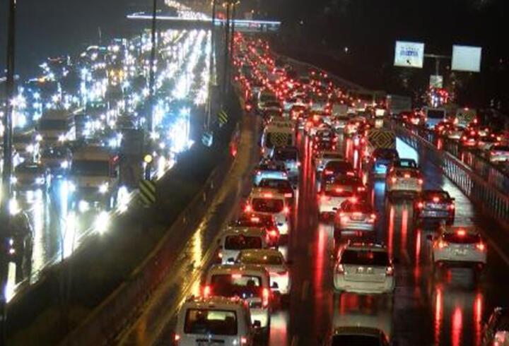 İstanbul'da trafik yoğunluğu yüzde 87'ye ulaştı