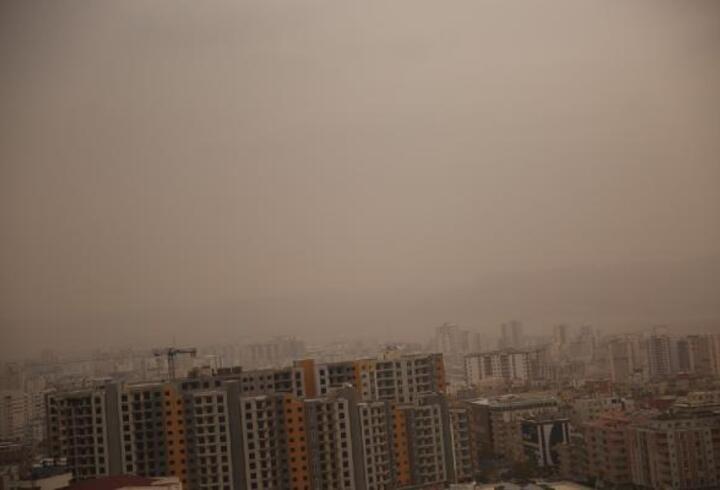 Mardin'de toz bulutu: Göz gözü görmedi