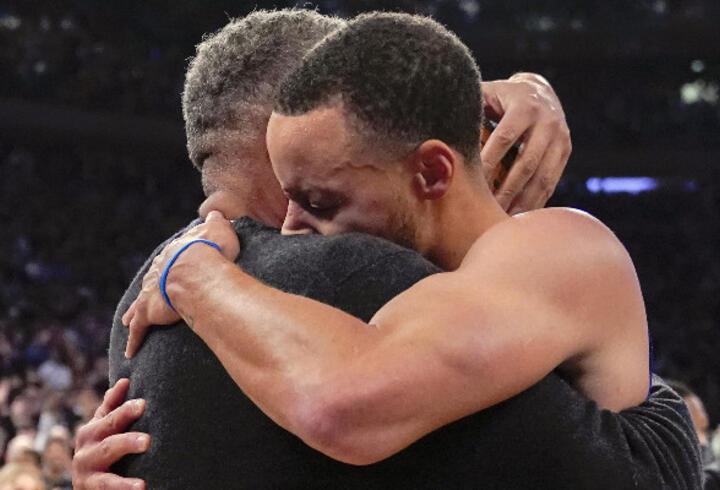 Son dakika... Stephen Curry NBA tarihine geçti!