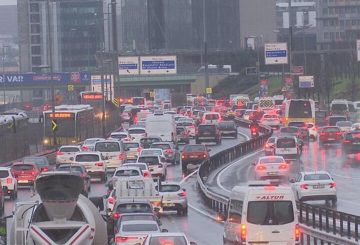 İstanbul'da trafik yoğunluğu yüzde 80'e ulaştı