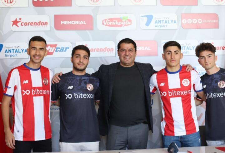 Antalyaspor 4 futbolcuyla sözleşme imzaladı