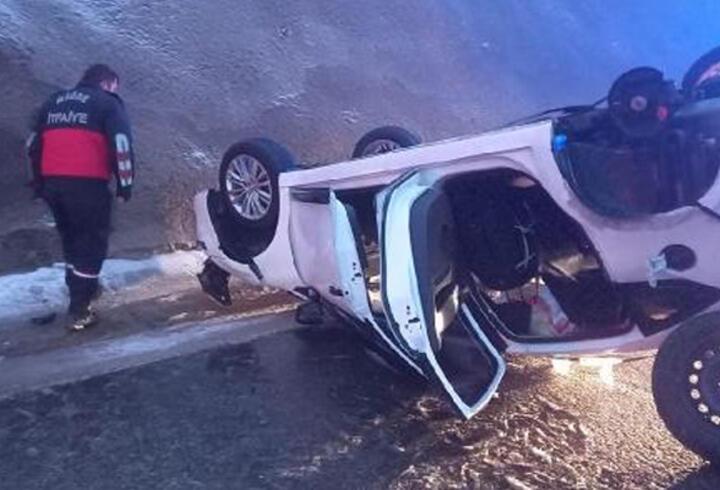 Niğde’de buzlanma nedeniyle otomobil takla attı: 4 yaralı
