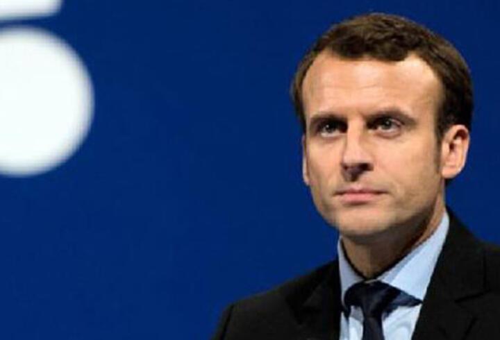 Macron'dan tepki çeken hareket! Gazeteciler salonu terk etti