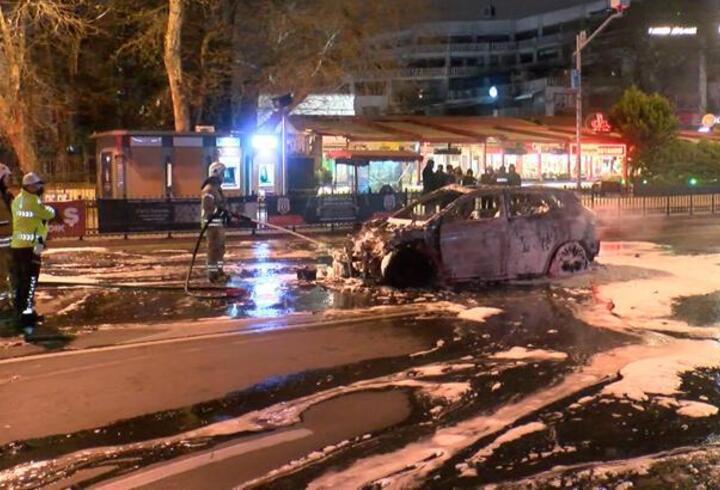 Beşiktaş'ta otomobil alev alev yandı! Sürücü son anda kurtuldu
