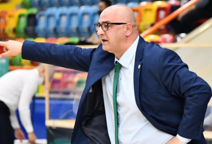Akhisar Belediyespor Başantrenörü Cengiz Karadağ, maç sırasında kalp krizi geçirdi 