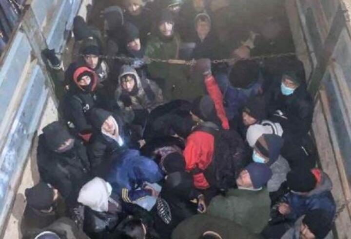 Kamyon kasasında 162 kaçak göçmen yakalandı