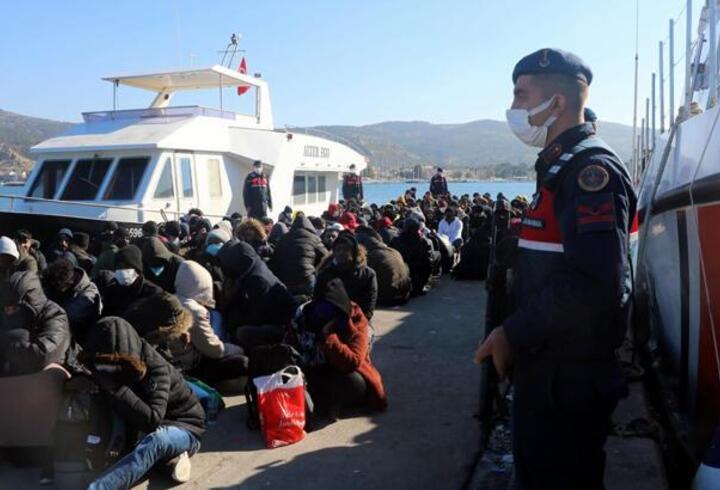 İzmir'de İHA'lı operasyonda 226 kaçak göçmen ile 10 organizatör yakalandı
