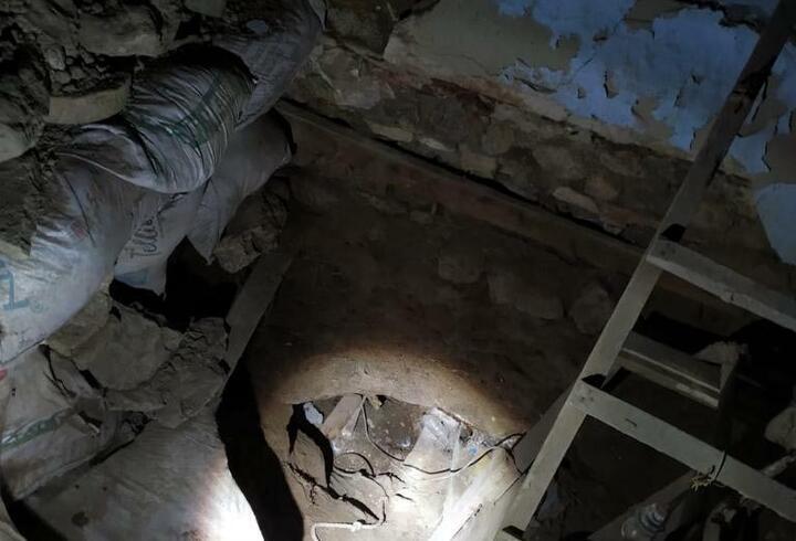 Suçüstü yakalandı: Gömü olduğunu düşündüğü tarihi caminin yakınında ev tutup, 6 ay tünel kazdı