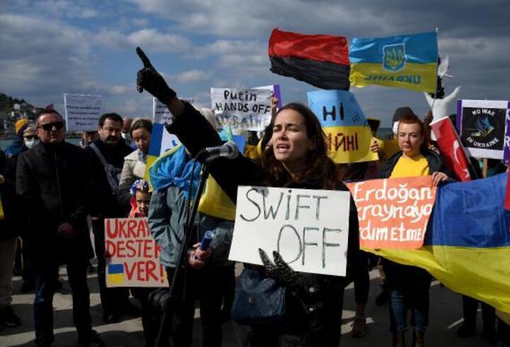 Kuşadası ve Bodrum'da yaşayan Ukraynalılardan 'Rusya' protestosu