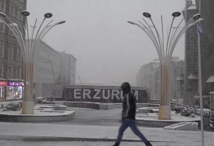 Erzurum'da yoğun kar etkili oldu
