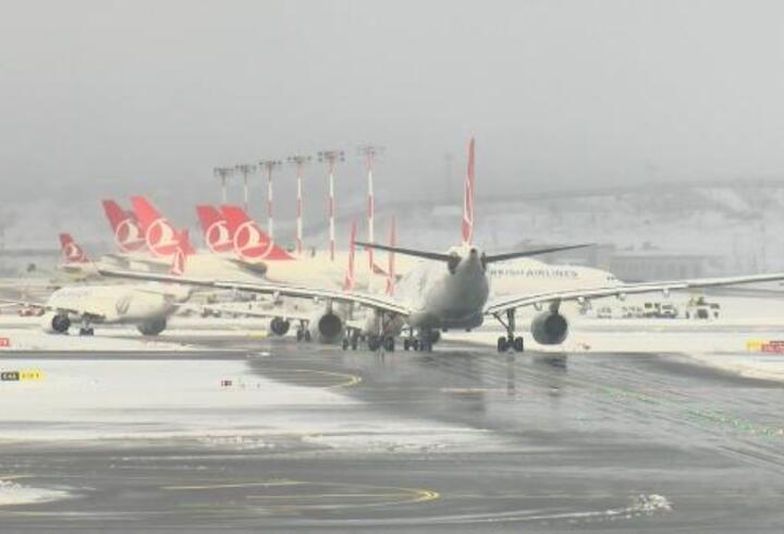 İstanbul'da kar yağışı: Uçuşlarda aksama var mı?