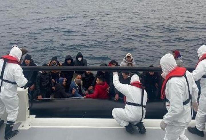 Çeşme'de 29 kaçak göçmen kurtarıldı