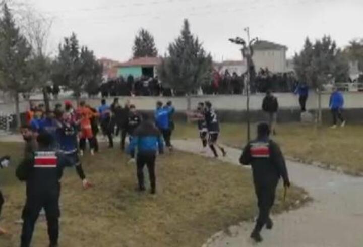 Konya'da amatör maçta kavga çıktı, maç tatil edildi