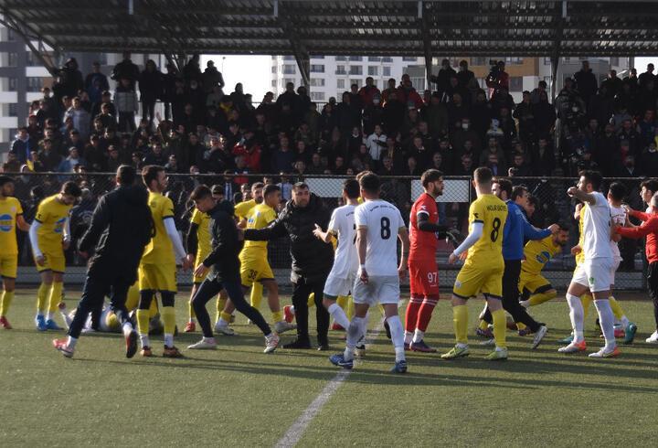 Kayseri'de Süper Amatör Küme maçında sonra saha karıştı