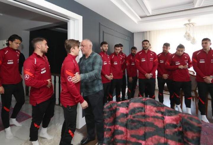 A Milli Futbol Takımı'ndan Ahmet Çalık'ın ailesine ziyaret