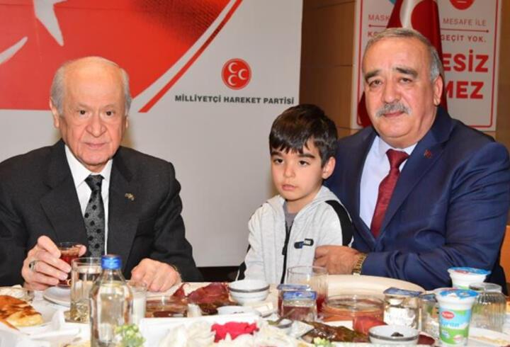 MHP lideri Bahçeli, şehit aileleriyle iftar yemeğinde bir araya geldi