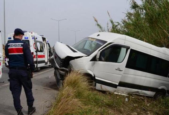 Turist taşıyan minibüs kaza yaptı: 1’i ağır, 12 yaralı