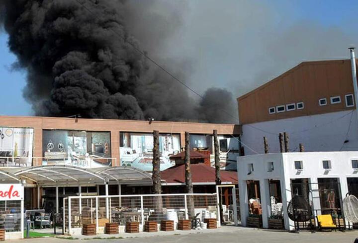 Lüleburgaz'da mobilya mağazasında yangın