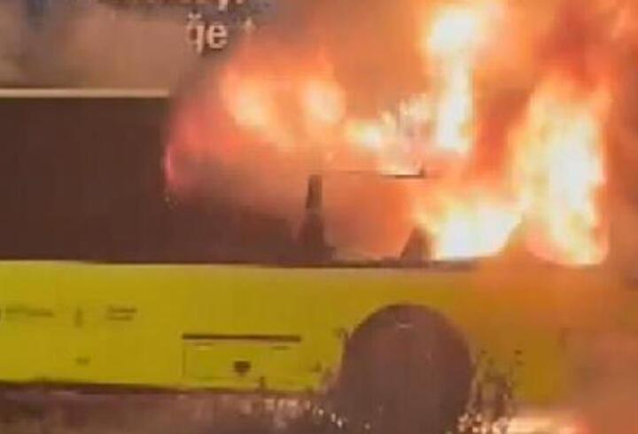 Başakşehir'de park halindeki İETT otobüsü alev alev yandı