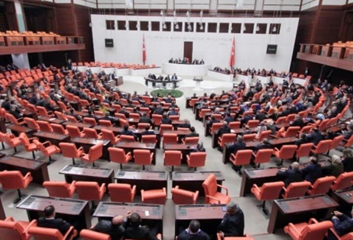 Meclis'te 'dezenformasyon düzenlemesi' görüşülüyor