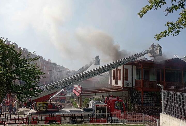 Ankara'da korkutan yangın: Bacadan sıçrayan alevler restoran çatısını sardı
