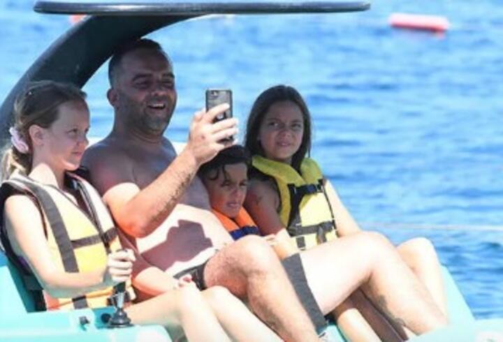 Semih Şentürk ve ailesi tatilde