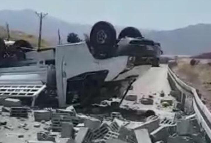 Elazığ'da kamyonet ile hafif ticari araç çarpıştı: 1 ölü, 2 yaralı