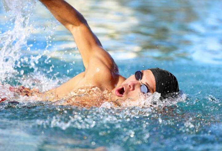 Uzmanlar öneriyor: Yüzmek stresi azaltır ve vücut ağrılarına iyi gelir