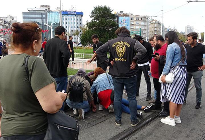  Şeker krizine giren kadın turist Taksim’de yere yığıldı