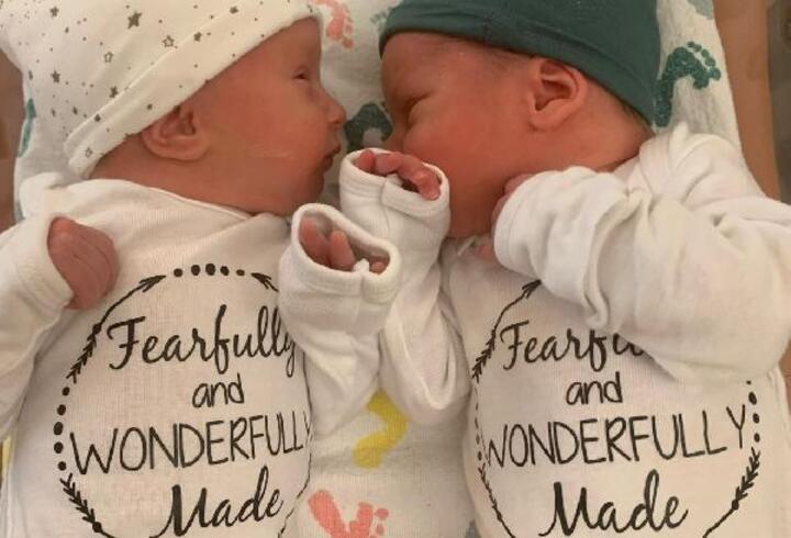 Dünyanın en yaşlı bebekleri! 30 yıl önce dondurulan embriyodan ikiz bebek dünyaya geldi