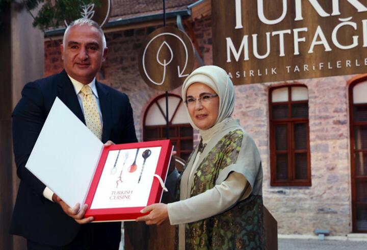 Emine Erdoğan duyurdu: Asırlık Tariflerle Türk Mutfağı kitabı ödüle aday