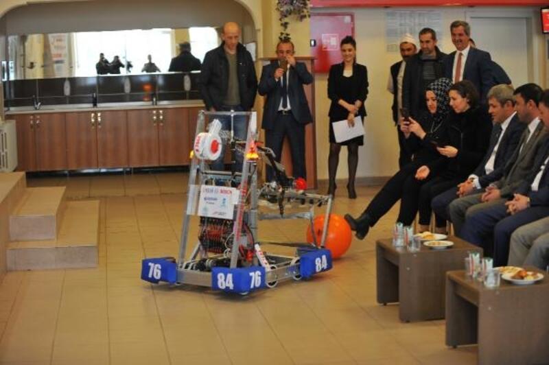 Lise öğrencileri gemilere yük taşıyacak robot geliştirdi