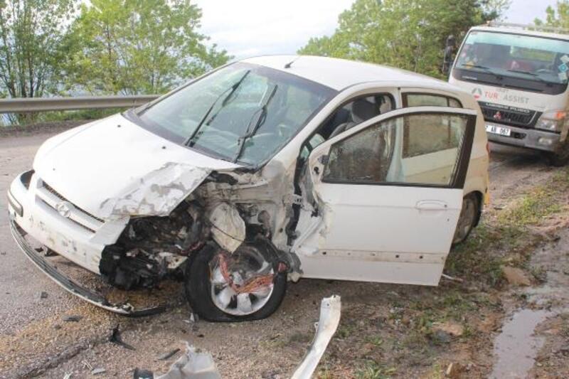 Kastamonu'da TIR ile otomobil çarpıştı: 1 ölü, 1 yaralı