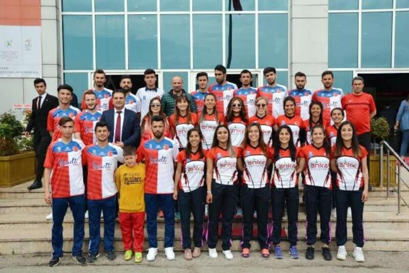 Şampiyon hokeycilerden, Gazişehir’e kutlama