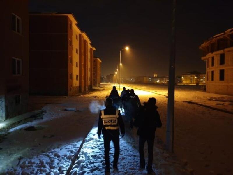 Ağrı'da  eksi 24 derecede 'Temiz sokak, Güvenli Şehir' uygulaması