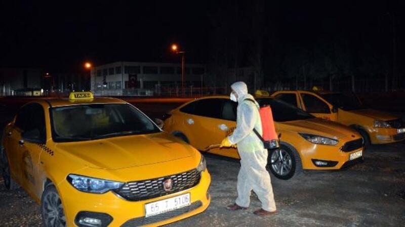 Erciş’te ticari taksi ve toplu taşıma araçları dezenfekte edildi