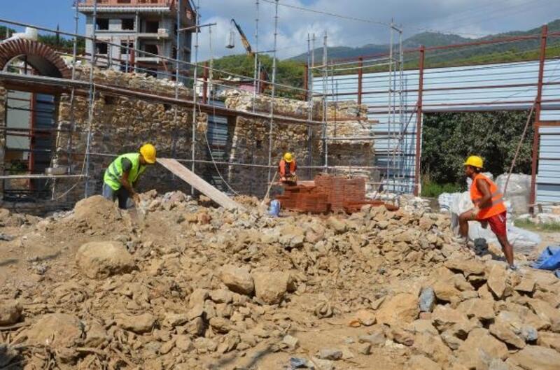 Alanya Gülevşen Camii'nin restore çalışmaları sürüyor