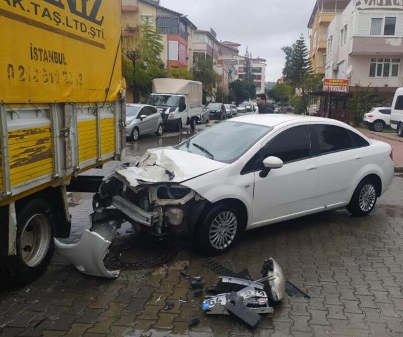 Manavgat'ta maddi hasarlı kaza