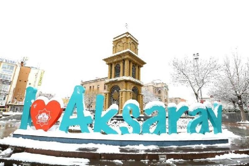 Aksaray'da kar yağışı kartpostallık görüntüler oluşturdu