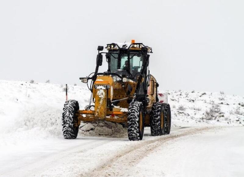 Talas Belediyesi ekiplerinin karla mücadelesi sürüyor