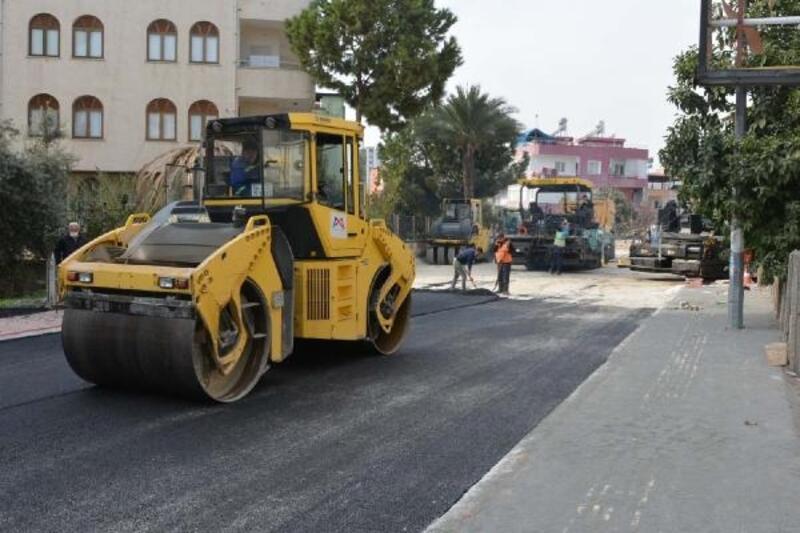Büyükşehir, Tarsus’ta yol düzenleme ve asfalt çalışmalarına devam ediyor