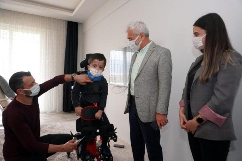 Azad'a medikal cihaz bağışı