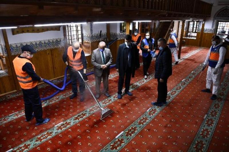 Osmangazi'de camilerde temizlik çalışması