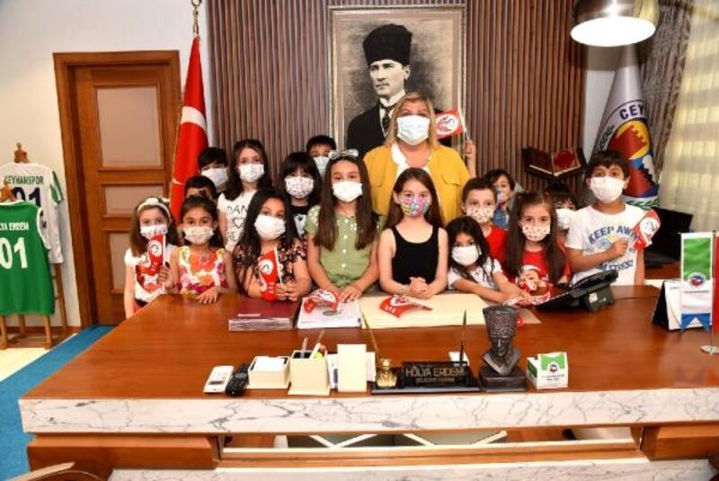 Başkan Erdem'in makamını çocuklar renklendirdi