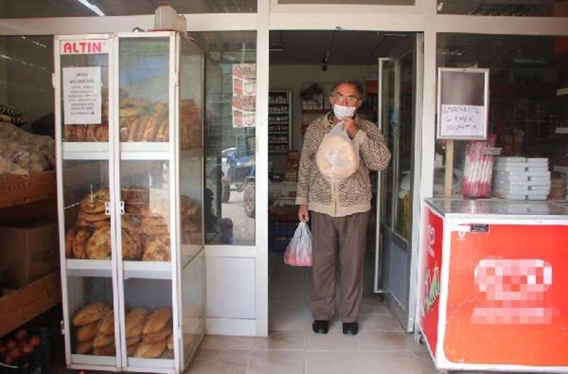 Ramaza ayında köy bakkalından 'ücretsiz ekmek' kampanyası